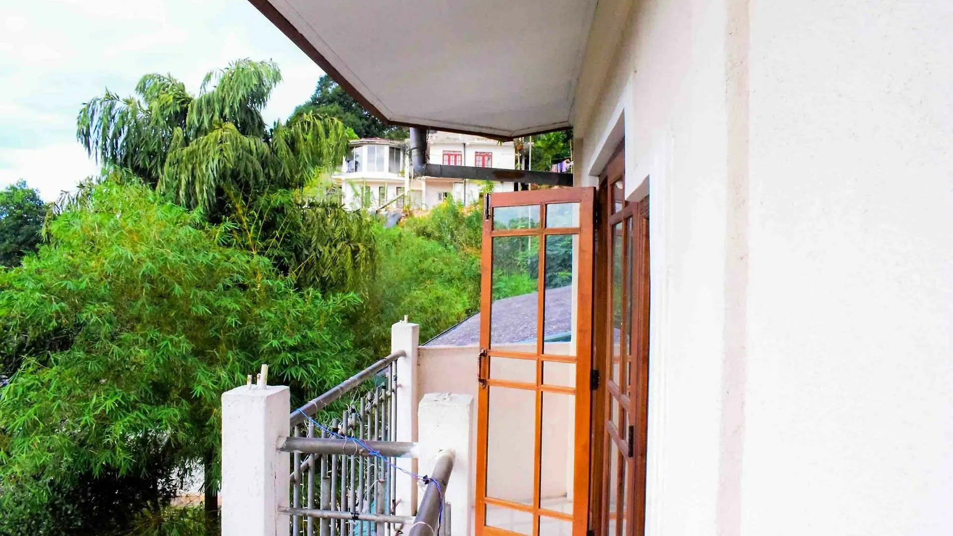 Unique View Kandy Hostel